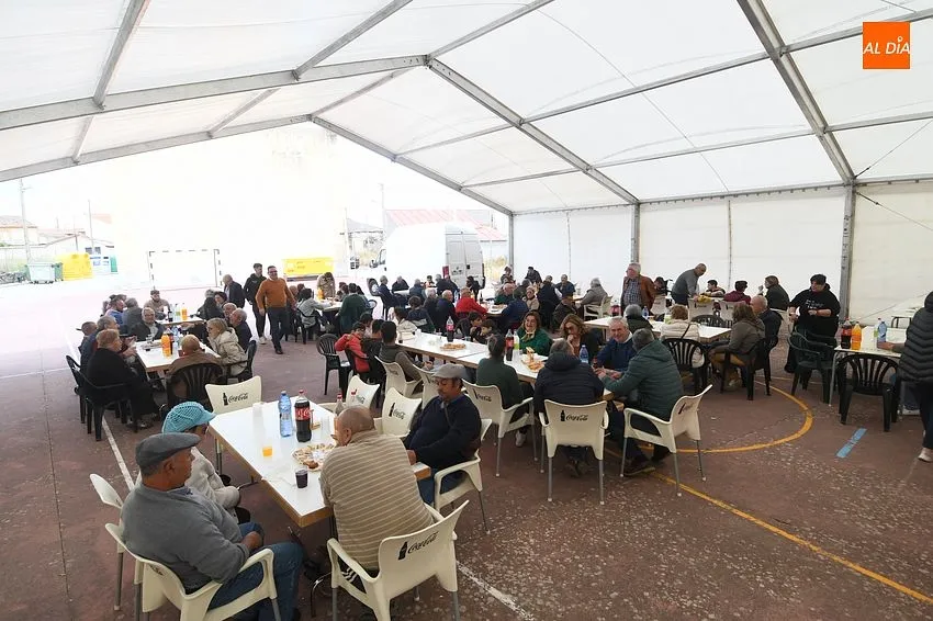 Comida popular en las fiestas de SAn Isidro en Carpio de Azaba/ Fotos: Adrián M.Pastor