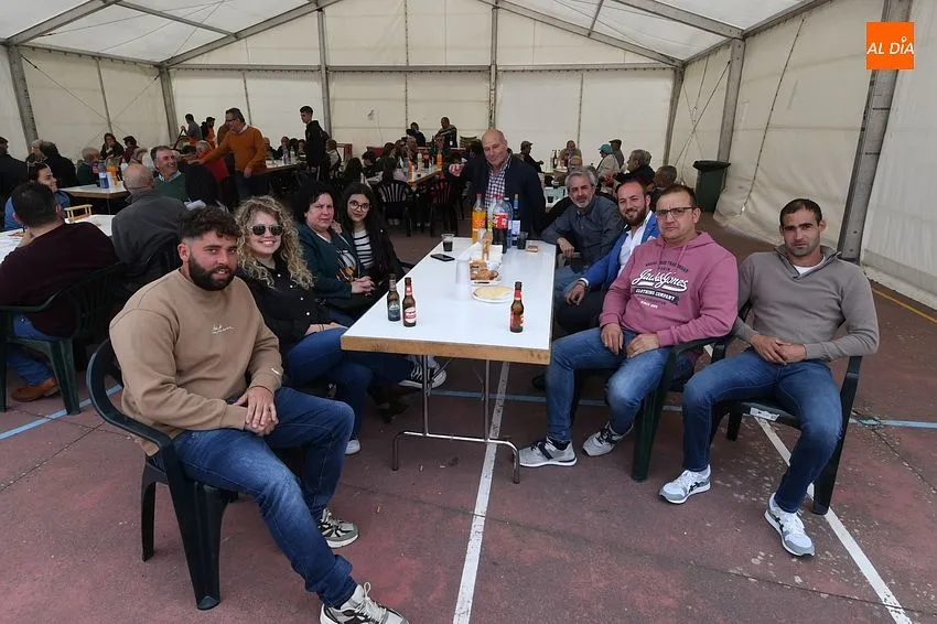 Comida popular en las fiestas de SAn Isidro en Carpio de Azaba/ Fotos: Adrián M.Pastor