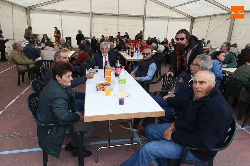 Comida popular en las fiestas de SAn Isidro en Carpio de Azaba/ Fotos: Adrián M.Pastor