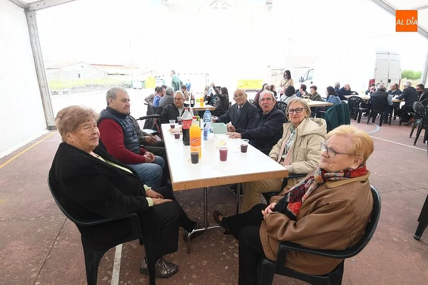 Comida popular en las fiestas de SAn Isidro en Carpio de Azaba/ Fotos: Adrián M.Pastor