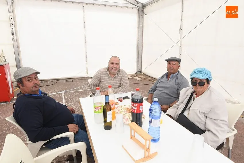 Comida popular en las fiestas de SAn Isidro en Carpio de Azaba/ Fotos: Adrián M.Pastor