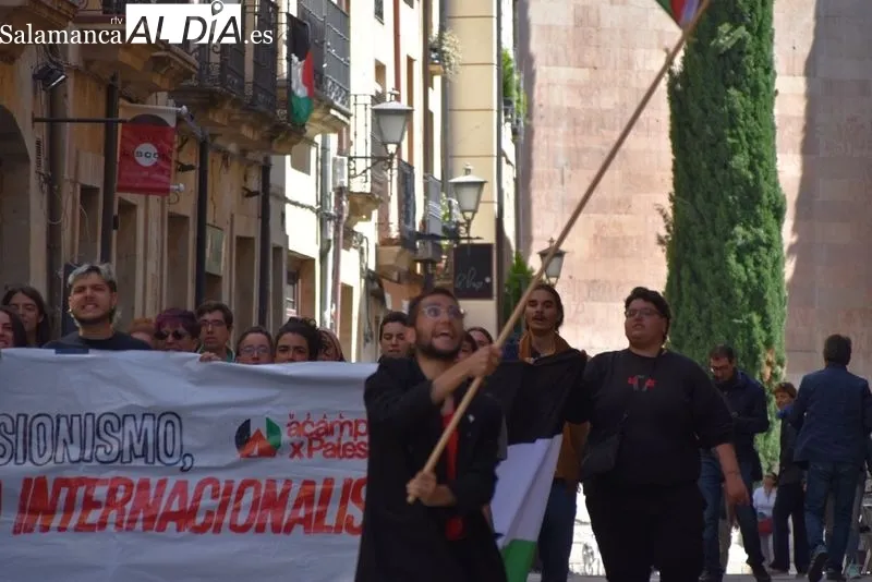 Manifestación de estudiantes a favor de Palestina en el Patio de Escuelas de la USAL. Foto: Vanesa Martins