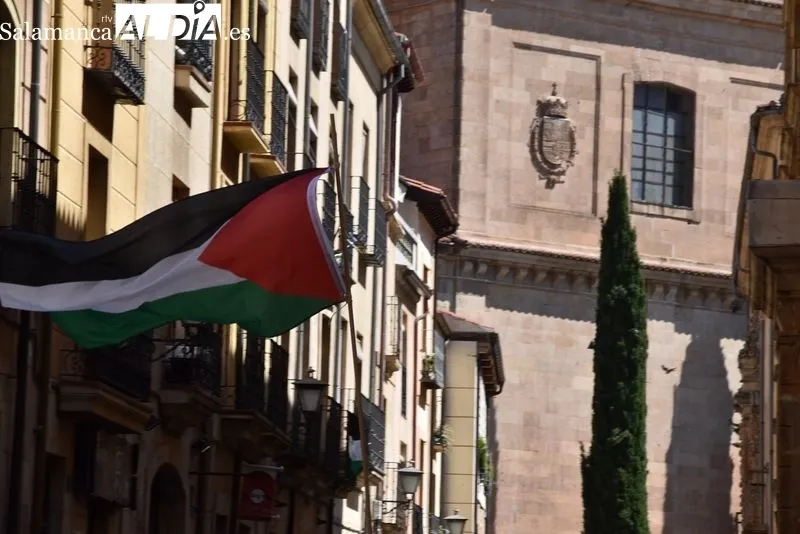 Manifestación de estudiantes a favor de Palestina en el Patio de Escuelas de la USAL. Foto: Vanesa Martins
