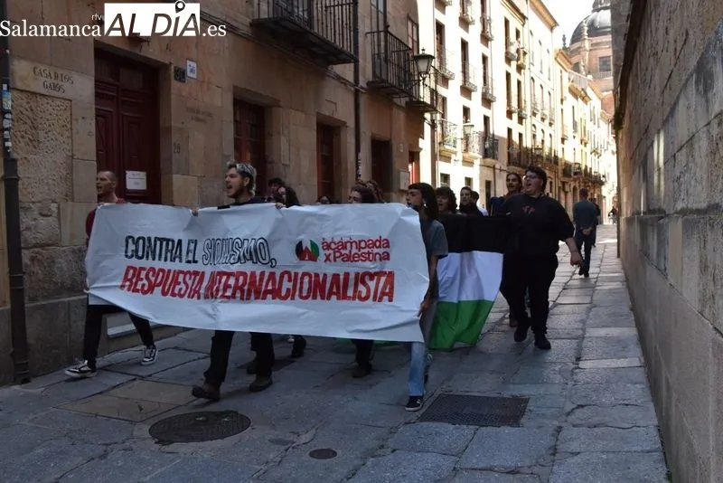 Manifestación de estudiantes a favor de Palestina en el Patio de Escuelas de la USAL. Foto: Vanesa Martins