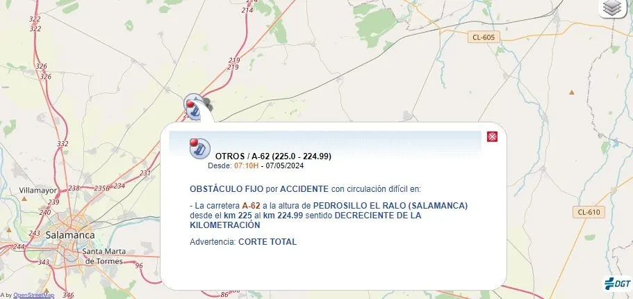 Foto 2 - Un accidente entre dos camiones corta la A-62 a la altura de Pedrosillo El Ralo