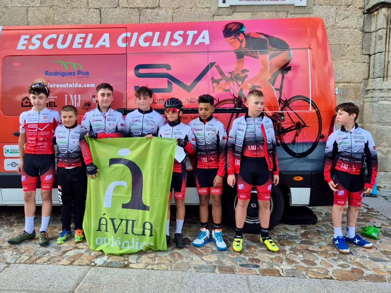Foto 6 - Macotera se transforma en una fiesta deportiva con la III Copa Castilla y Le&oacute;n de escuelas ciclistas
