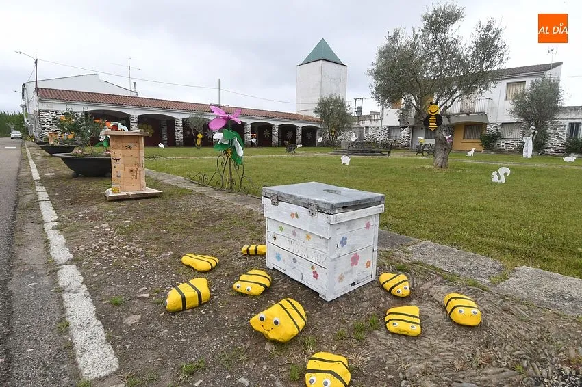 Foto 3 - Las abejas protagonizan la decoraci&oacute;n primaveral del Arrabal de San Sebasti&aacute;n
