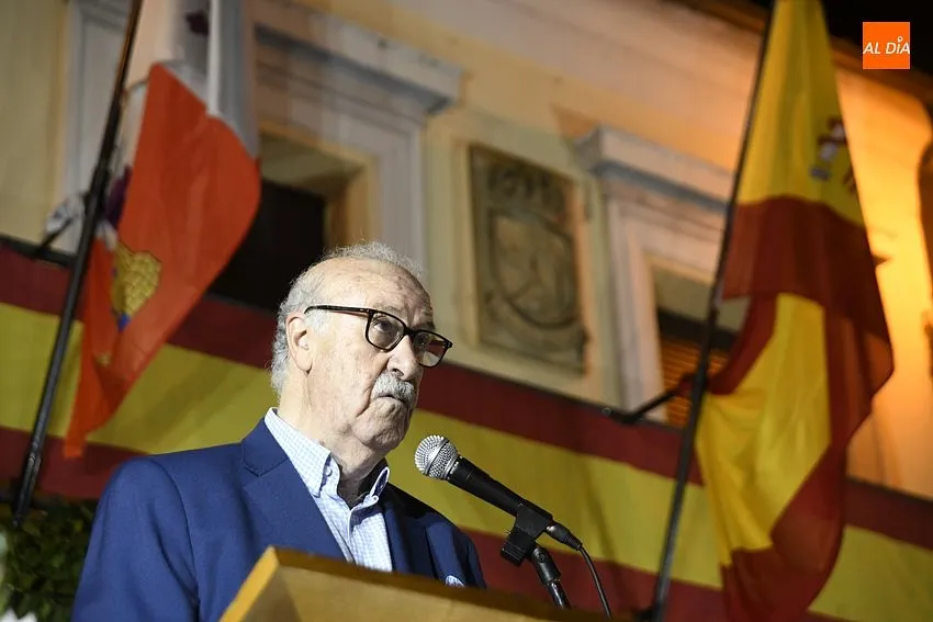 Vicente del Bosque en el pregón del Corpus de La Fuente de San Esteban/ Fotos: Adrián M.Pastor