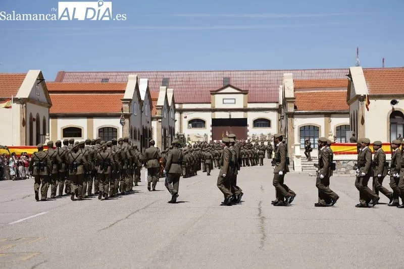 Desfile en el cuartel General Arroquia con motivo de la festividad de San Fernando, patrón del Arma de Ingenieros. Foto: David Sañudo