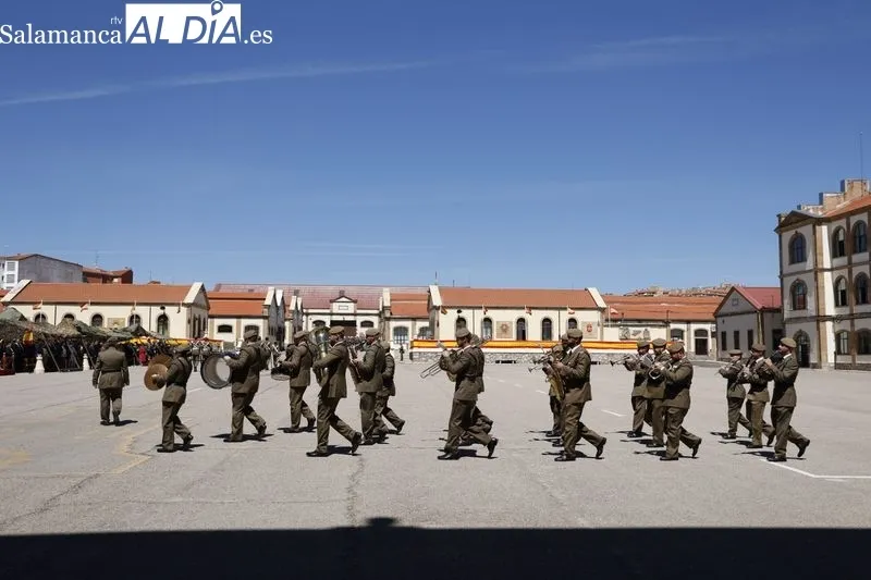 Desfile en el cuartel General Arroquia con motivo de la festividad de San Fernando, patrón del Arma de Ingenieros. Foto: David Sañudo