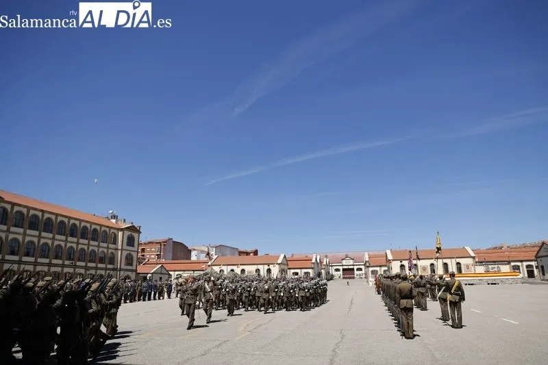 Desfile en el cuartel General Arroquia con motivo de la festividad de San Fernando, patrón del Arma de Ingenieros. Foto: David Sañudo