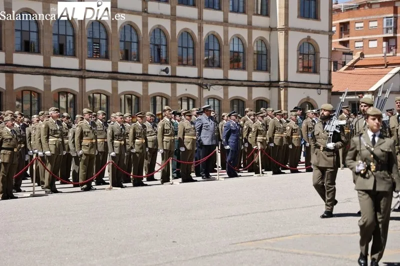 Desfile en el cuartel General Arroquia con motivo de la festividad de San Fernando, patrón del Arma de Ingenieros. Foto: David Sañudo