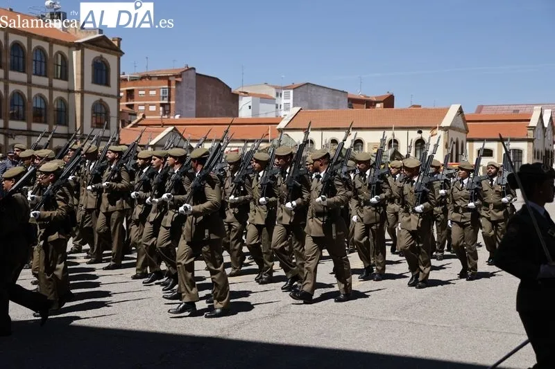 Desfile en el cuartel General Arroquia con motivo de la festividad de San Fernando, patrón del Arma de Ingenieros. Foto: David Sañudo