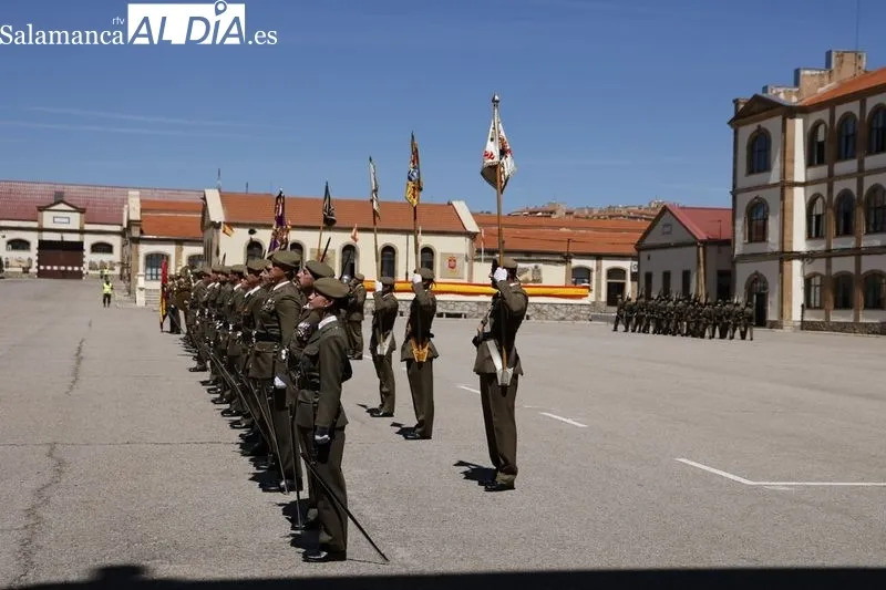 Desfile en el cuartel General Arroquia con motivo de la festividad de San Fernando, patrón del Arma de Ingenieros. Foto: David Sañudo