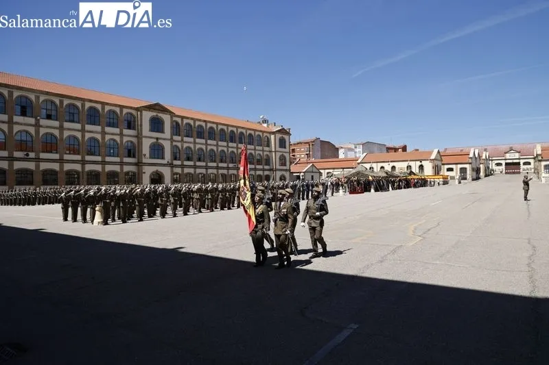 Desfile en el cuartel General Arroquia con motivo de la festividad de San Fernando, patrón del Arma de Ingenieros. Foto: David Sañudo