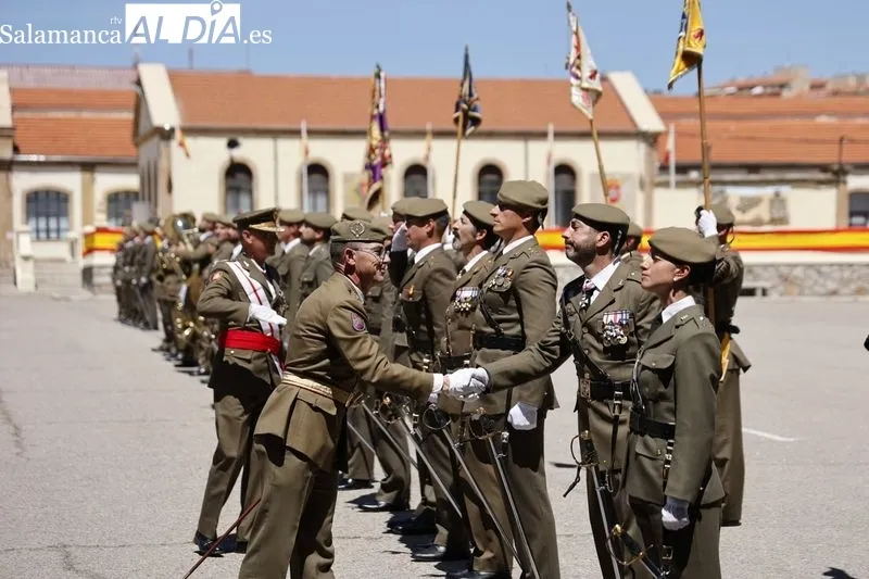 Desfile en el cuartel General Arroquia con motivo de la festividad de San Fernando, patrón del Arma de Ingenieros. Foto: David Sañudo