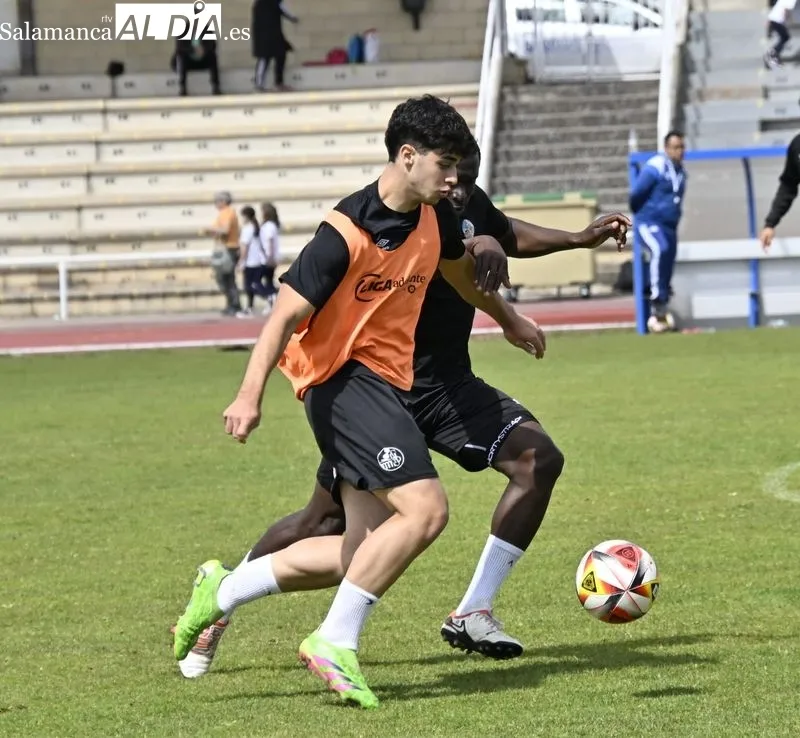 Entrenamiento del Salamanca UDS en las Pistas del Helmántico