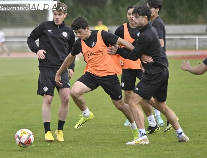 Entrenamiento del Salamanca UDS en las Pistas del Helmántico