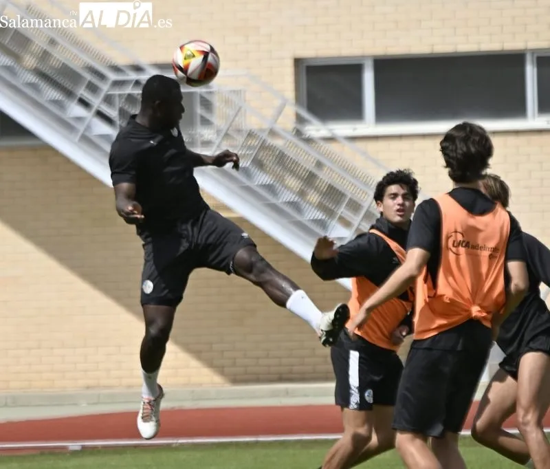 Entrenamiento del Salamanca UDS en las Pistas del Helmántico