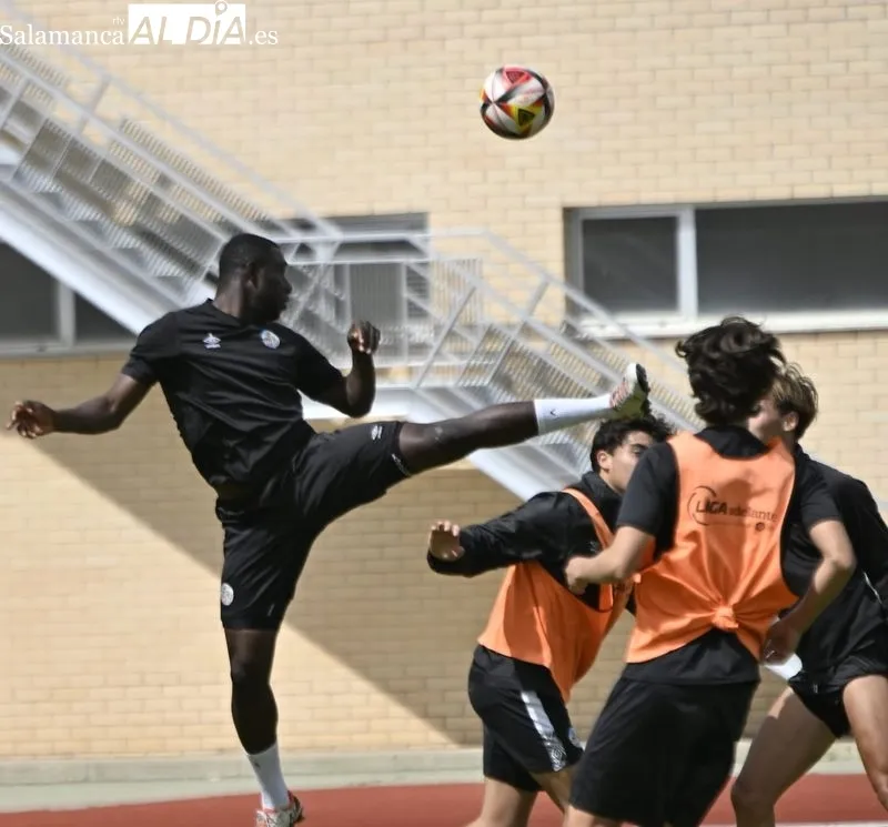 Entrenamiento del Salamanca UDS en las Pistas del Helmántico