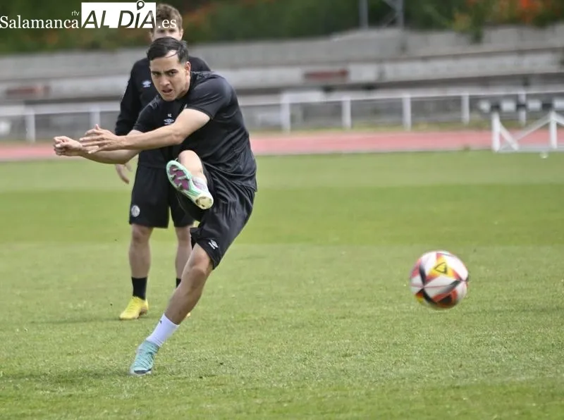 Entrenamiento del Salamanca UDS en las Pistas del Helmántico