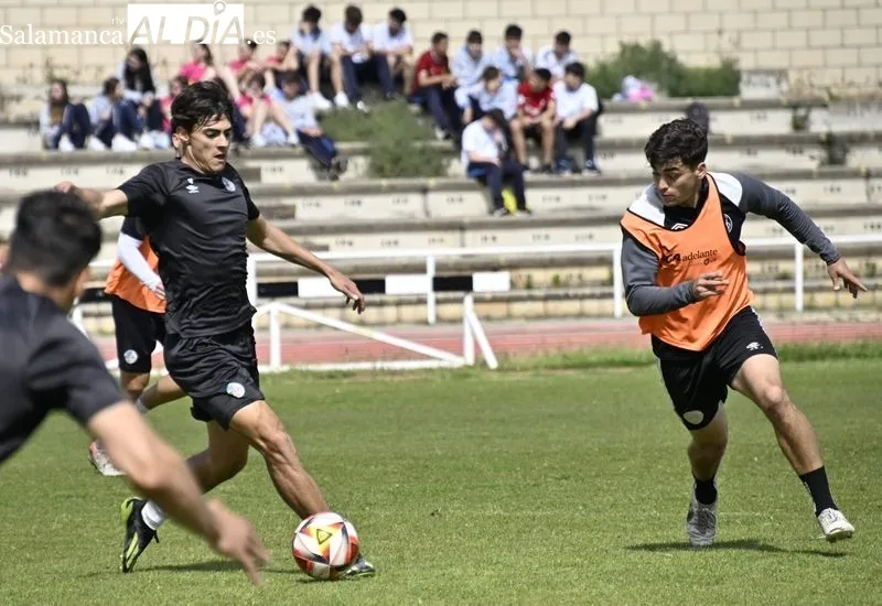 Entrenamiento del Salamanca UDS en las Pistas del Helmántico