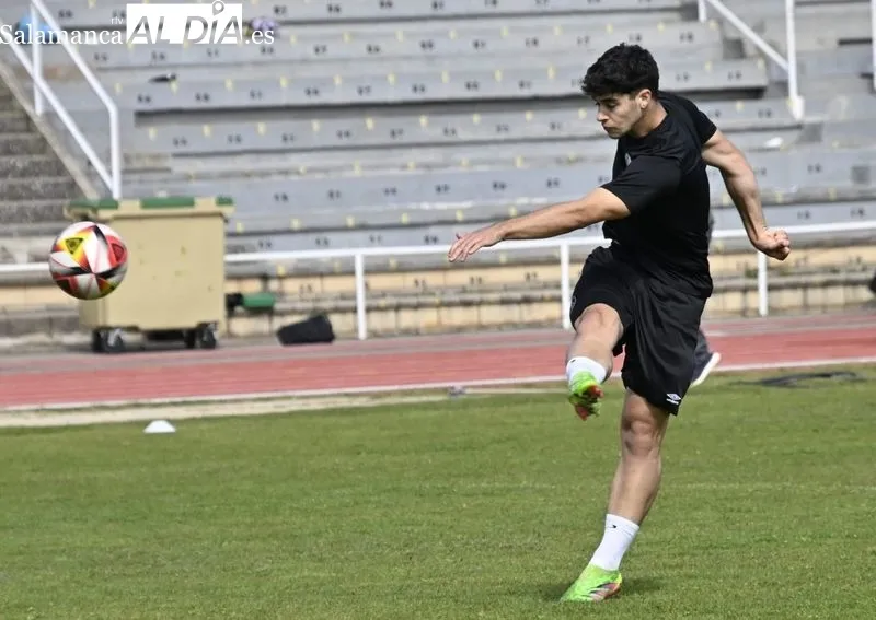 Entrenamiento del Salamanca UDS en las Pistas del Helmántico