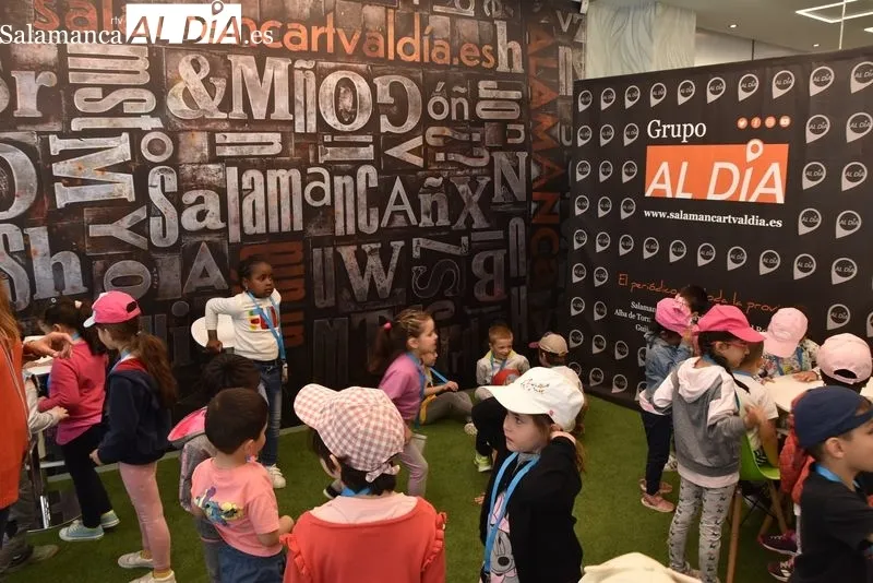 Escolares de Primaria e Infantil del CEIP Miguel de Cervantes, de Guijuelo, visitan la Redacción de SALAMANCA AL DÍA. Foto: Vanesa Martins