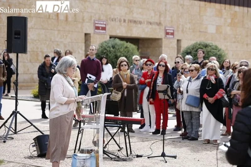 Inauguración de la escultura instalada frente a la Facultad de Enfermería y Fisioterapita de la USAL. Foto: David Sañudo