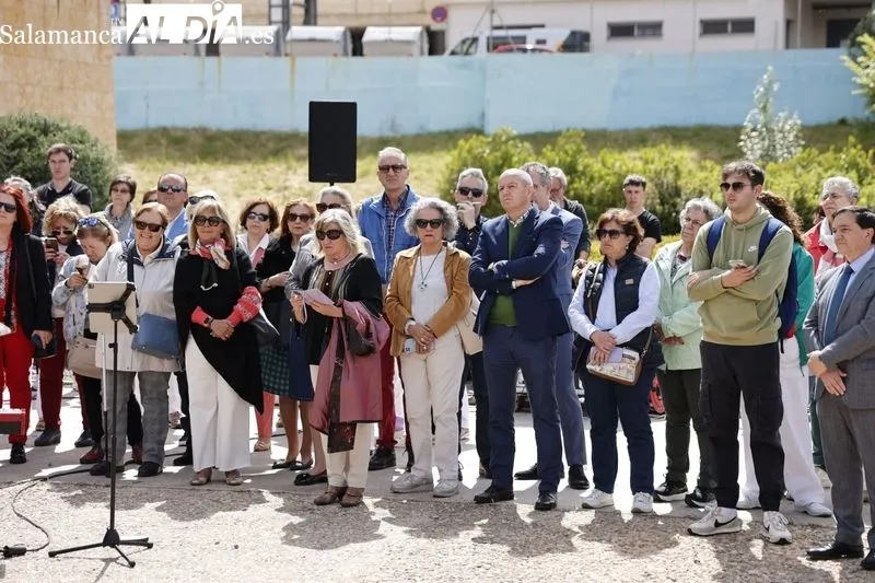 Inauguración de la escultura instalada frente a la Facultad de Enfermería y Fisioterapita de la USAL. Foto: David Sañudo
