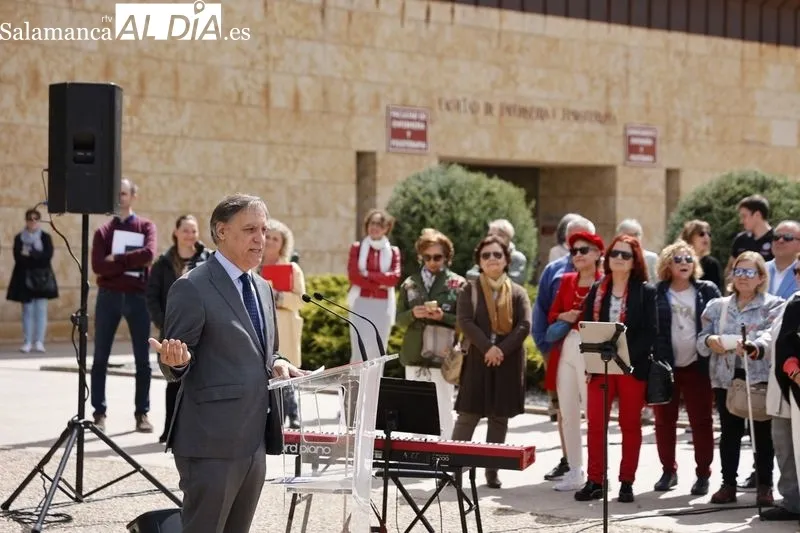 Inauguración de la escultura instalada frente a la Facultad de Enfermería y Fisioterapita de la USAL. Foto: David Sañudo