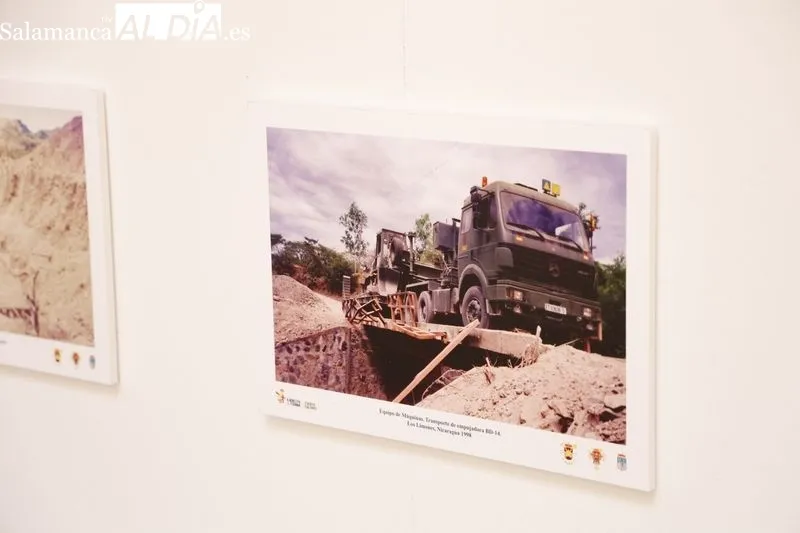 Exposición fotográfica 'Salamanca por el mundo', en el patio del palacio de la Salina. Foto: David Sañudo