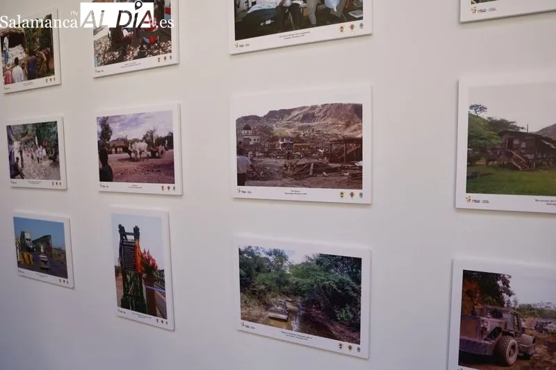 Exposición fotográfica 'Salamanca por el mundo', en el patio del palacio de la Salina. Foto: David Sañudo