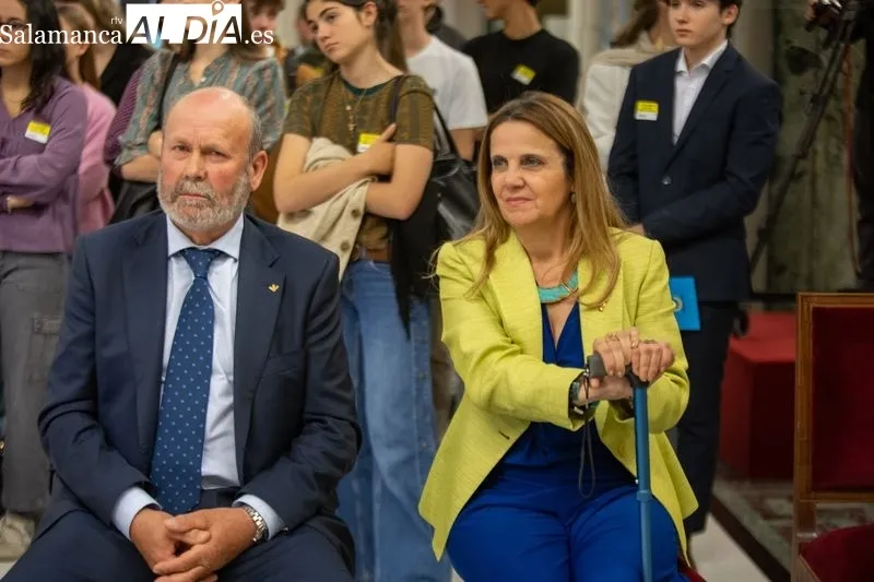 Foto 5 - Esther del Br&iacute;o inaugura la exposici&oacute;n &lsquo;Las edades de la inclusi&oacute;n financiera&rsquo; en el Congreso de los Diputados
