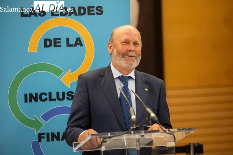 Foto 3 - Esther del Br&iacute;o inaugura la exposici&oacute;n &lsquo;Las edades de la inclusi&oacute;n financiera&rsquo; en el Congreso de los Diputados