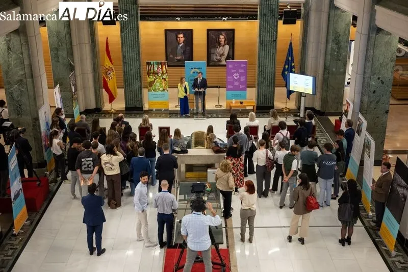 Foto 11 - Esther del Br&iacute;o inaugura la exposici&oacute;n &lsquo;Las edades de la inclusi&oacute;n financiera&rsquo; en el Congreso de los Diputados