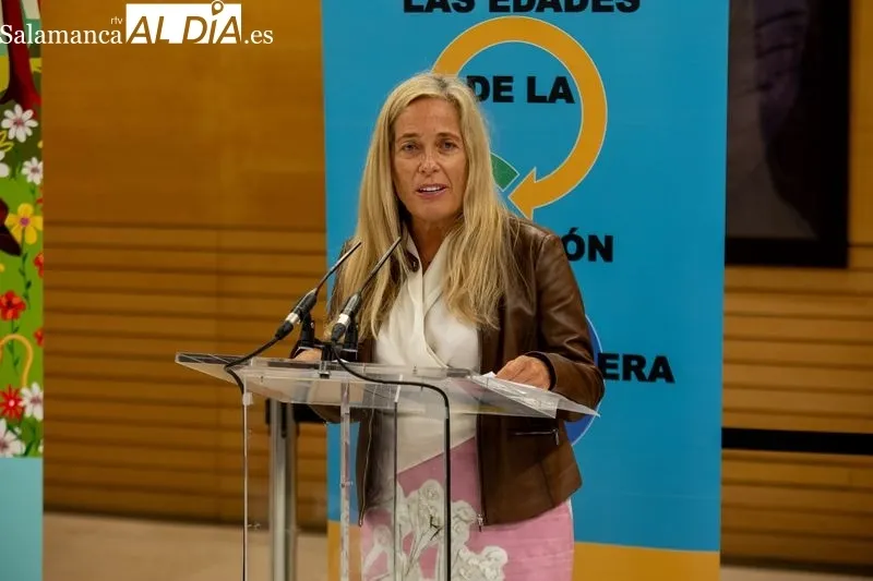 Foto 10 - Esther del Br&iacute;o inaugura la exposici&oacute;n &lsquo;Las edades de la inclusi&oacute;n financiera&rsquo; en el Congreso de los Diputados
