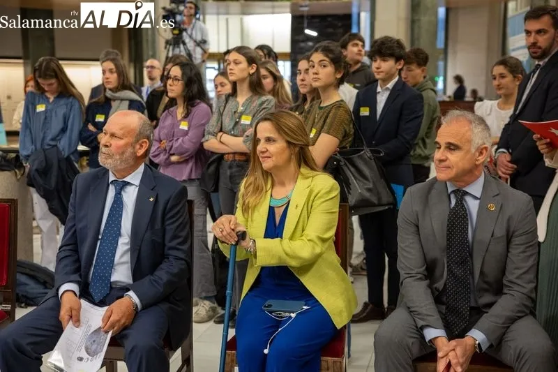 Foto 9 - Esther del Br&iacute;o inaugura la exposici&oacute;n &lsquo;Las edades de la inclusi&oacute;n financiera&rsquo; en el Congreso de los Diputados
