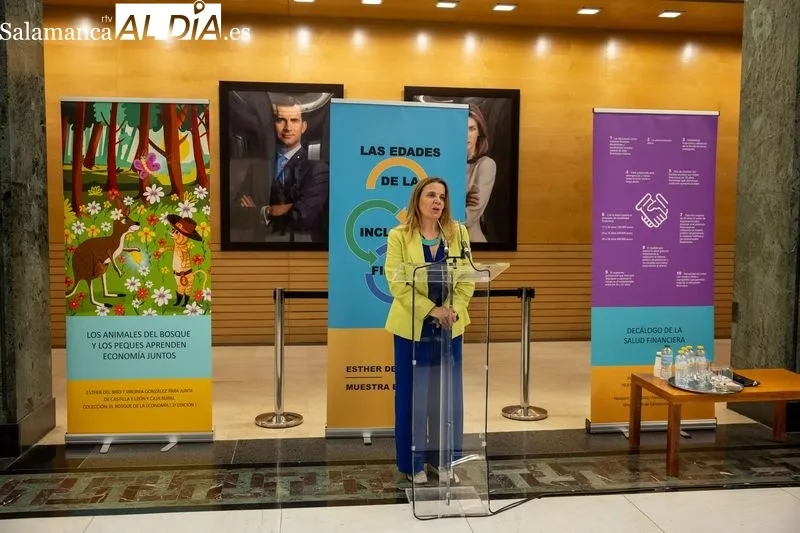Foto 7 - Esther del Br&iacute;o inaugura la exposici&oacute;n &lsquo;Las edades de la inclusi&oacute;n financiera&rsquo; en el Congreso de los Diputados