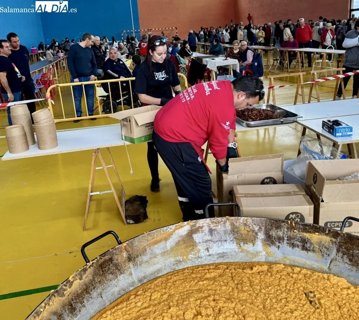 Foto 6 - M&aacute;s de 600 platos de patatas mene&aacute;s para celebrar a San Isidro en Cantalpino