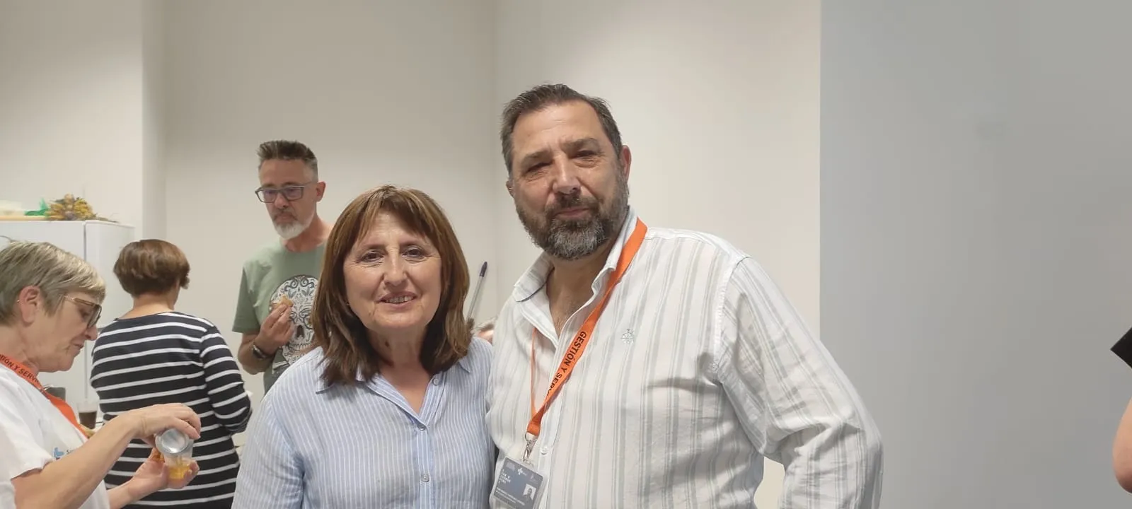Toñi Gutiérrez y Pilar Peinador celebran la jubilación con sus compañeros