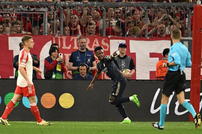 Vinícius saca vivo al Real Madrid del Allianz Arena (2-2)