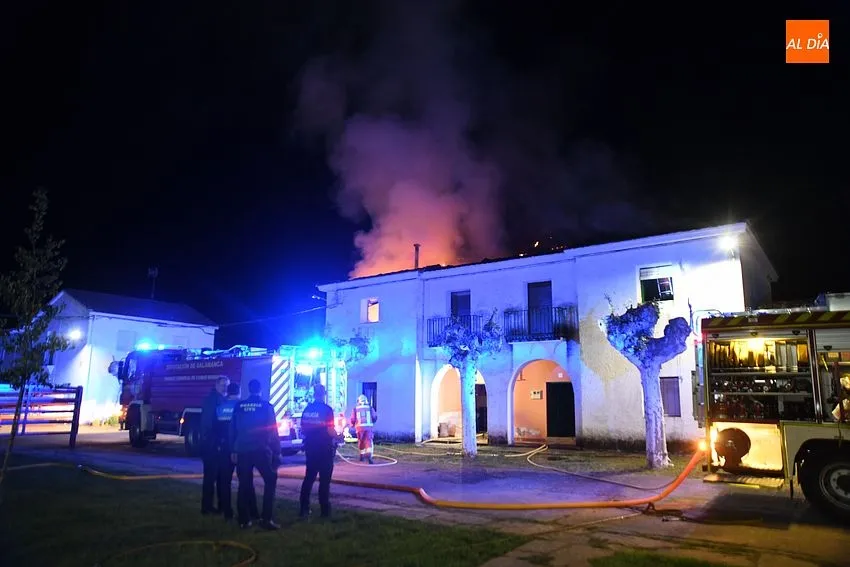 Incendio en una casa habitada en Águeda/ Fotos: Adrián M.Pastor