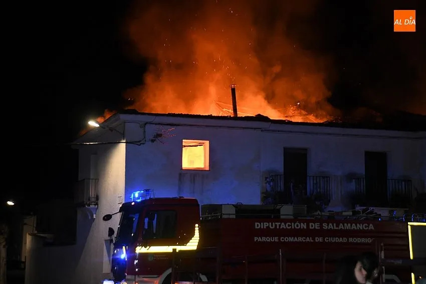 Incendio en una casa habitada en Águeda/ Fotos: Adrián M.Pastor
