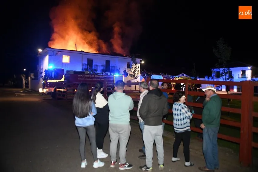Incendio en una casa habitada en Águeda/ Fotos: Adrián M.Pastor