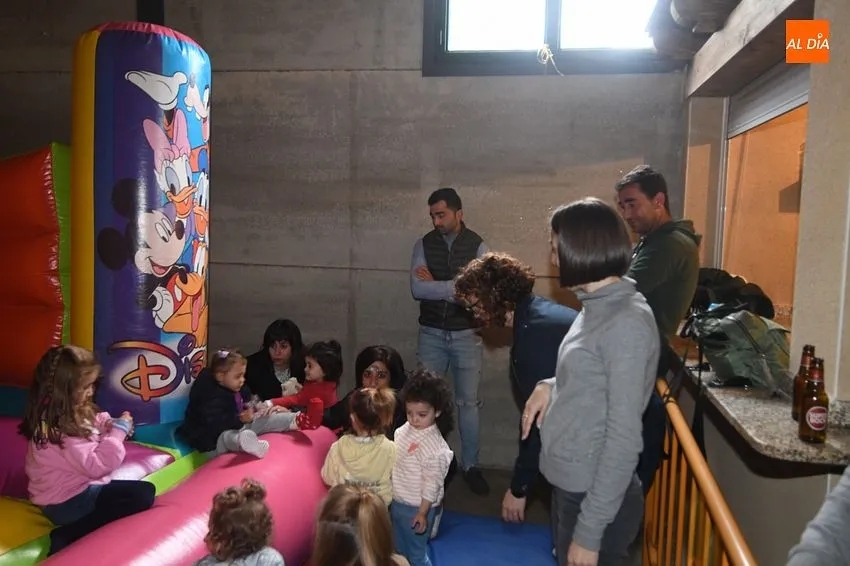 Fiesta de tardeo en La Atalaya en San Miguel Arcangel / Fotos: Adrián M.Pastor