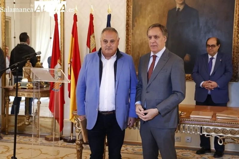 Foto 3 - Los 27 funcionarios municipales que hoy han sido los protagonistas del Ayuntamiento