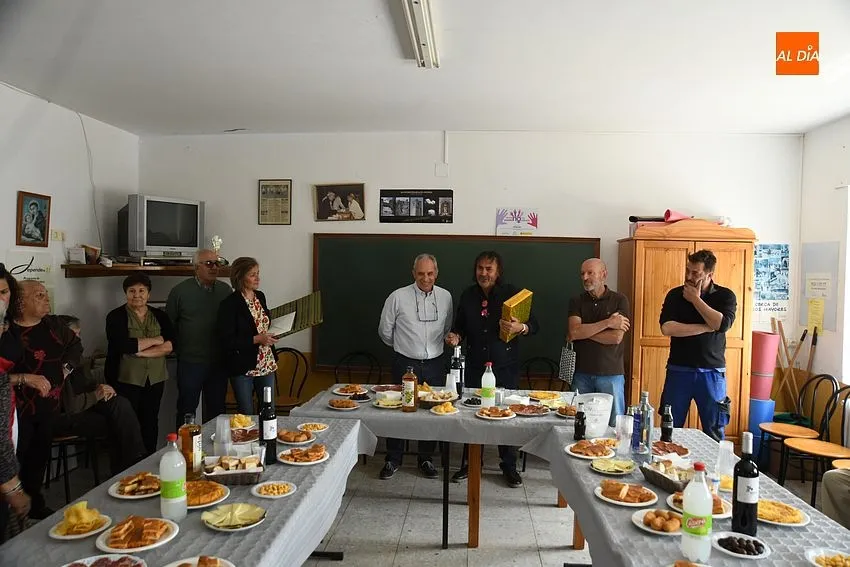 Agallas homenajea a su médico de  familia por jubilación / Fotos: Adrián M.Pastor
