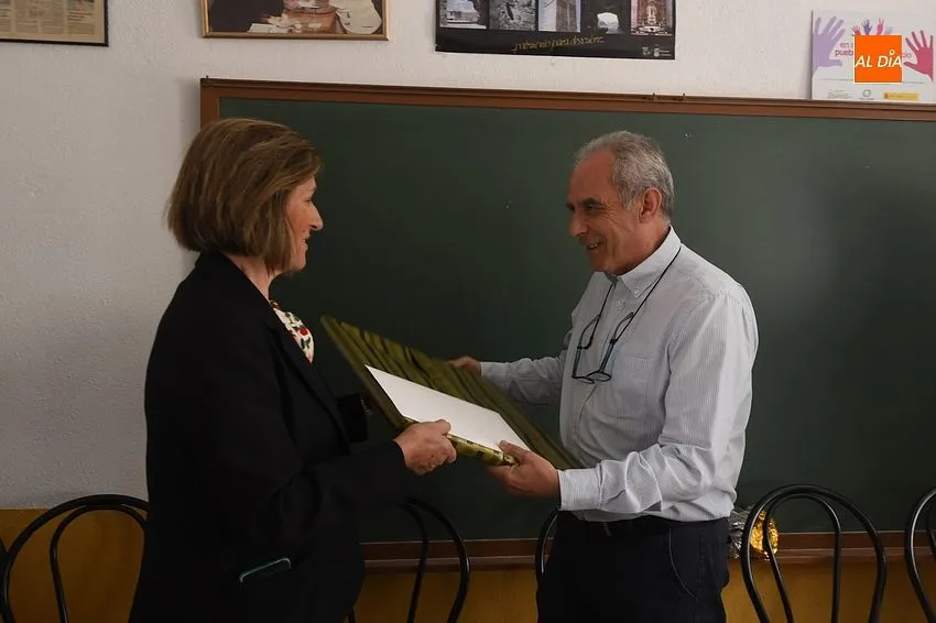 Agallas homenajea a su médico de  familia por jubilación / Fotos: Adrián M.Pastor