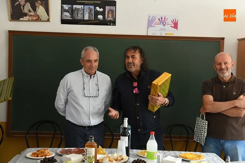 Agallas homenajea a su médico de  familia por jubilación / Fotos: Adrián M.Pastor